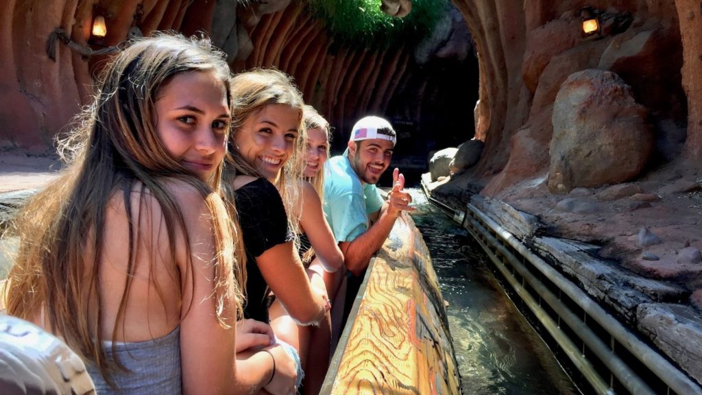 People having fun on Disney rides (Photo: @TonyTheTigersSon via Twenty20)