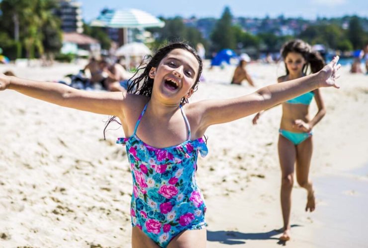 Girls having fun on big family vacation (Photo: @pink_dora via Twenty20)