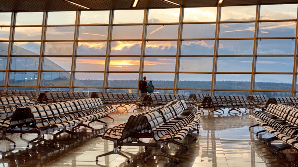 Empty airport gate at sunset (Photo: @truba71 via Twenty20)