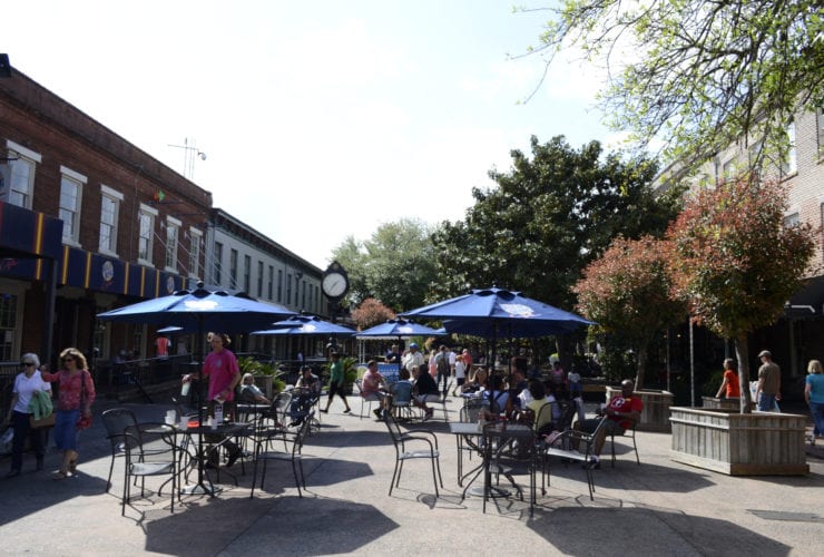 Historic riverwalk in Savannah with places to eat and tables