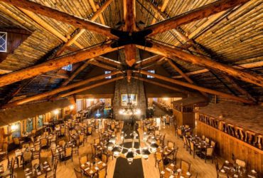 Old Faithful Inn national park lodge in West Yellowstone, Montana (Photo: Shutterstock)