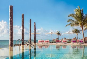 Seaside pool at Club Med Cancun (Photo: Club Med)