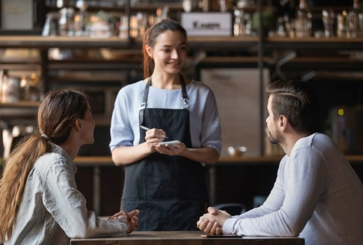 Couple dining in a restaurant (Photo: Shutterstock)