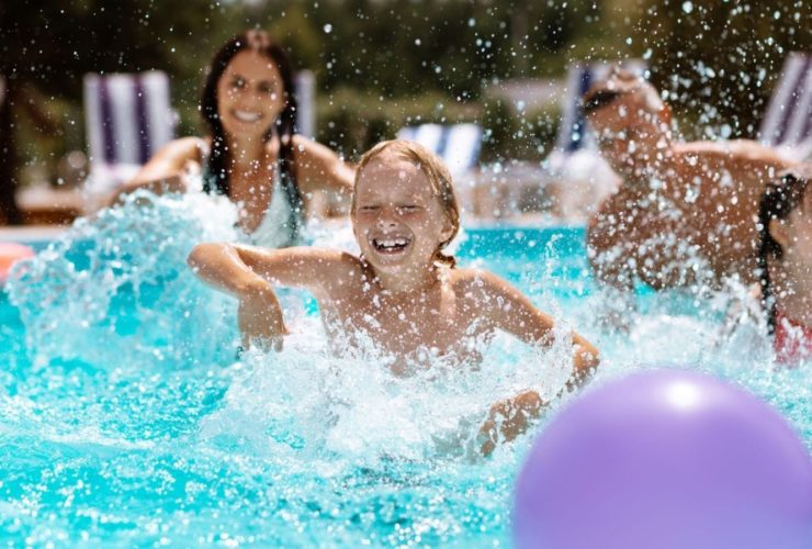 Splash time at a family resort (Photo: Shutterstock)