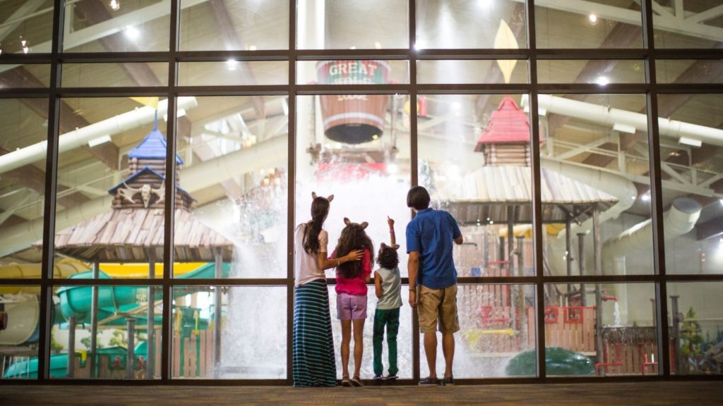 Family at Great Wolf Lodge (Photo: Great Wolf Lodge Resorts)