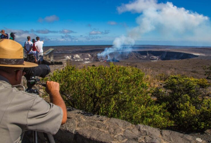 Ranger setting up a viewing scope at Hawaii Volcanoes National Park (Photo: NPS/J. Wei)