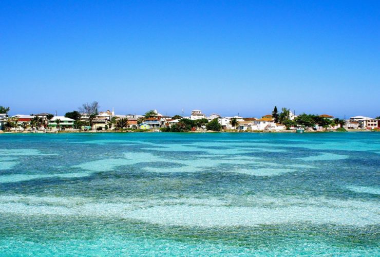 Waterfront buildings in Bimini, Bahamas (Photo: @_yvinas_ via Twenty20)