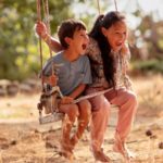 Brother and sister playing on a swing (Photo: @karina_kirina_ via Twenty20)