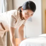 Hotel housekeeper changing sheets (Photo: bluejeanimages/Envato)