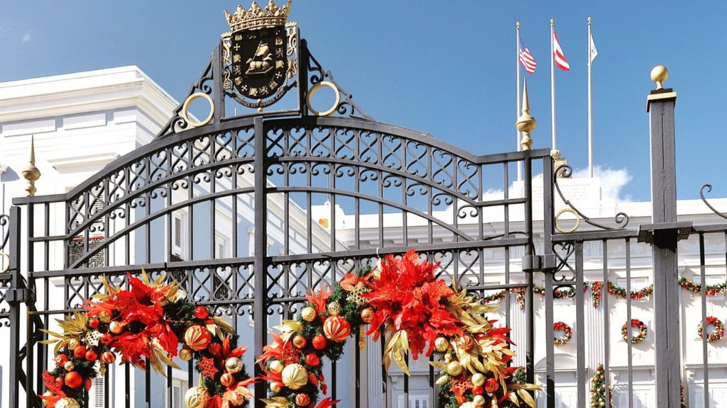 La Fortaleza in Old San Juan decorated for Christmas (Photo: @agreateuropetripplanner via Twenty20)