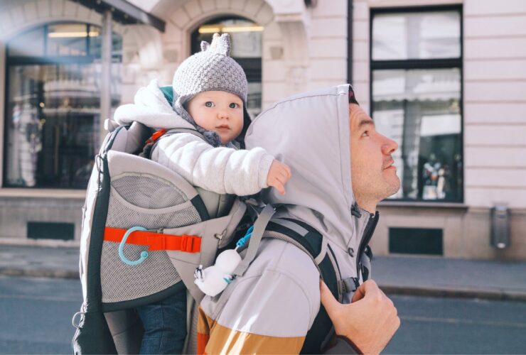 Father and baby on vacation (Photo: Shutterstock)