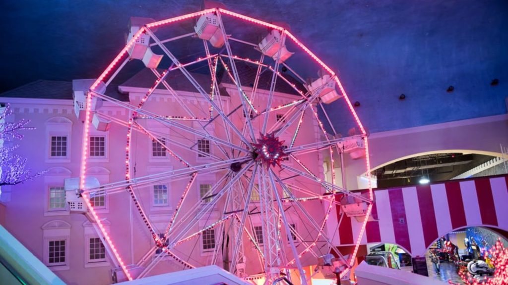 Ferris wheel at Houston Funplex indoor amusement park (Photo: Houston Funplex)