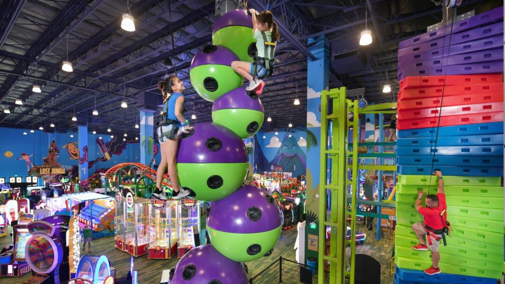 Kids climbing at Tom Foolerys Adventure Park at Kalahari Resorts Round Rock (Photo: Kalahari Resorts)