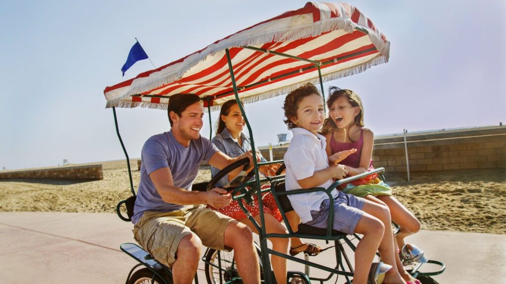 Biking the coastal path in Huntington Beach (Photo: Visit Huntington Beach)