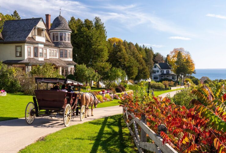 Private carriage tour on Mackinac Island (Photo: Mackinac Island Tourism)