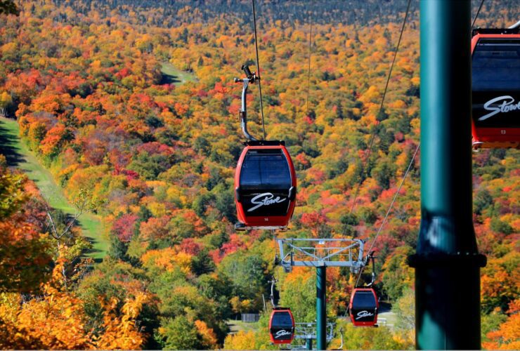 Fall foliage and gondalas in Stowe, Vermont (Photo: Shutterstock)