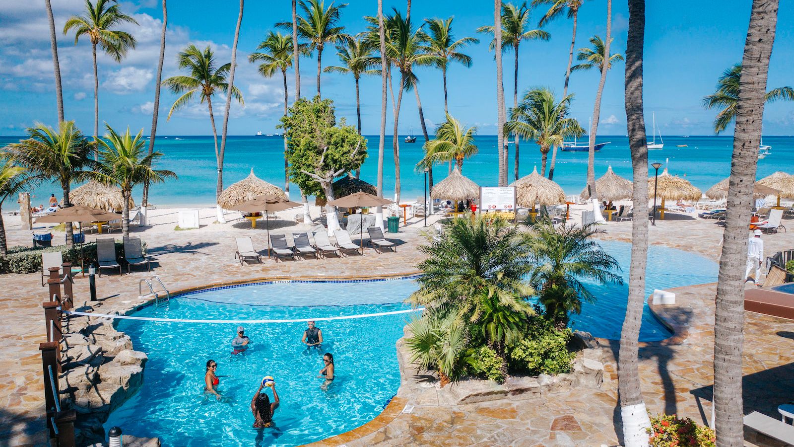 Pool and beach at Holiday Inn Resort Aruba