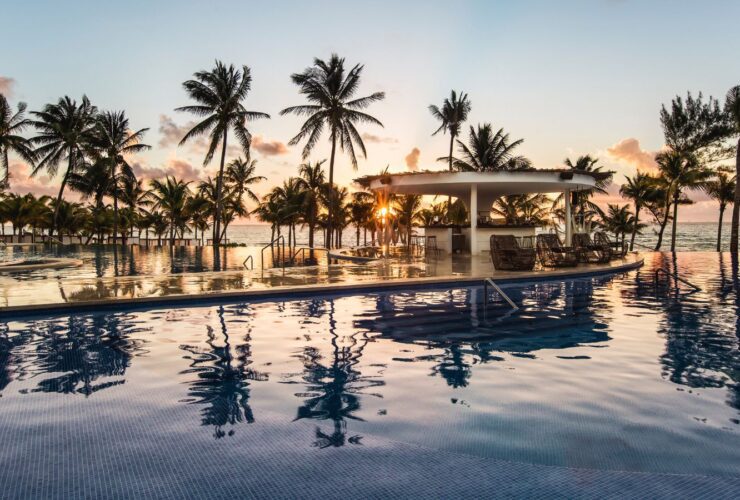 Infinity pool at The Fives Beach Hotel (Photo: The Fives Beach Hotel and Residences)