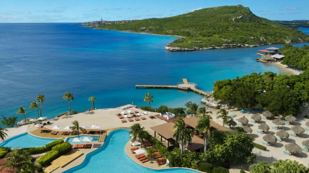 Pools and beach at Dreams Curacao (Photo: Dreams Curacao)